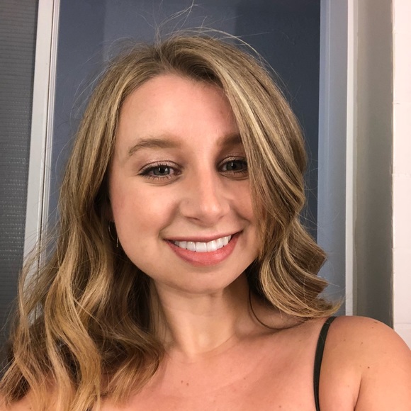 Meet your Posher, Macaela - Picture 1 of 1